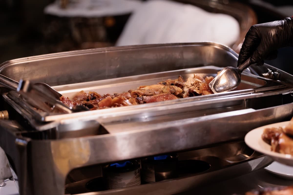 Live cooking πάστα στον μπουφέ catering δεξίωσης γάμου — Κτήμα Φιλόκαλις Κορωπί